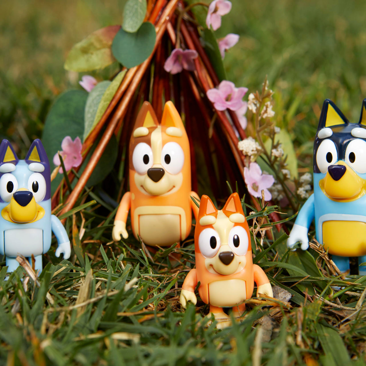 Bluey Family Figure Pack of 4, Robust Poseable Character Toys with Bingo, Chilli, and Bandit Figures, Toddler-Sized Animal Figurines for Kids Ages 3+